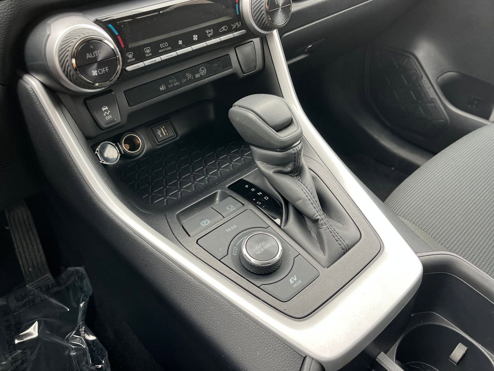 Used 2025 Toyota RAV4 LE image 40