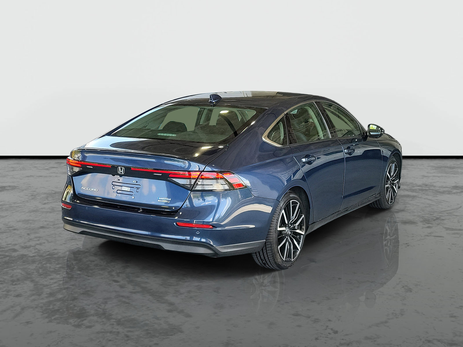 Used 2023 Honda Accord Touring image 2