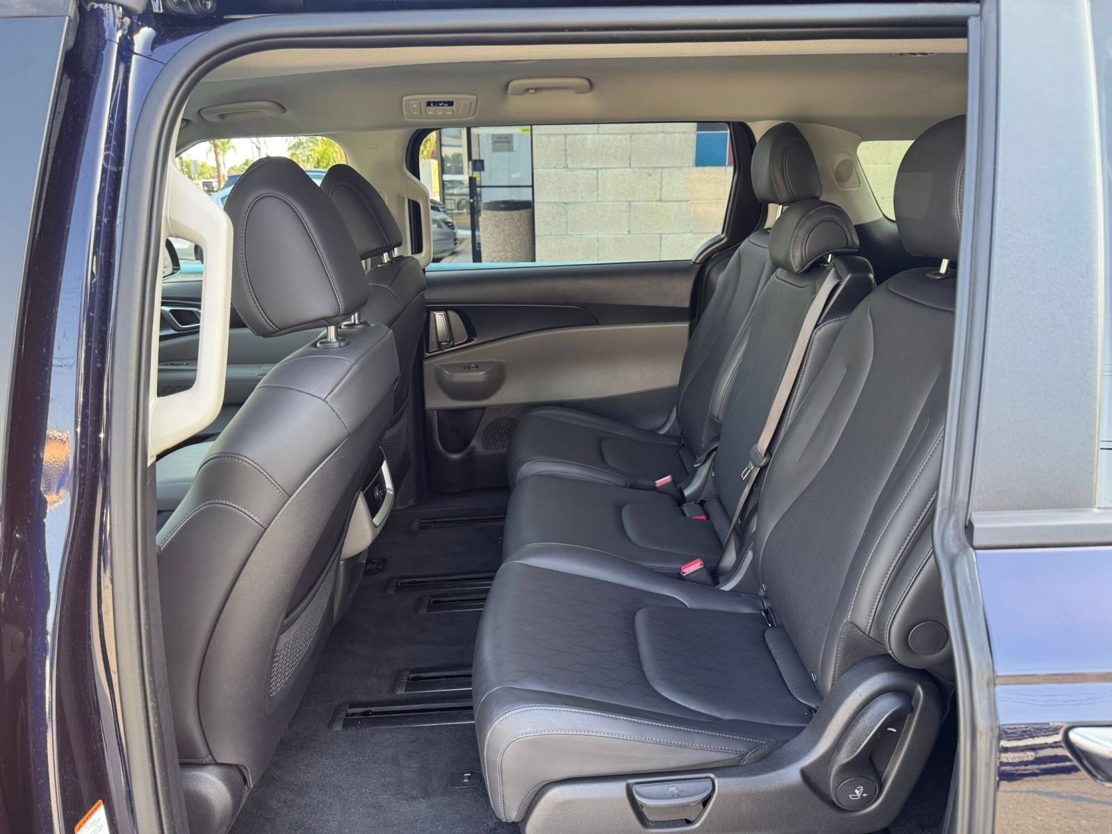 Used 2026 Kia Carnival FWD image 27