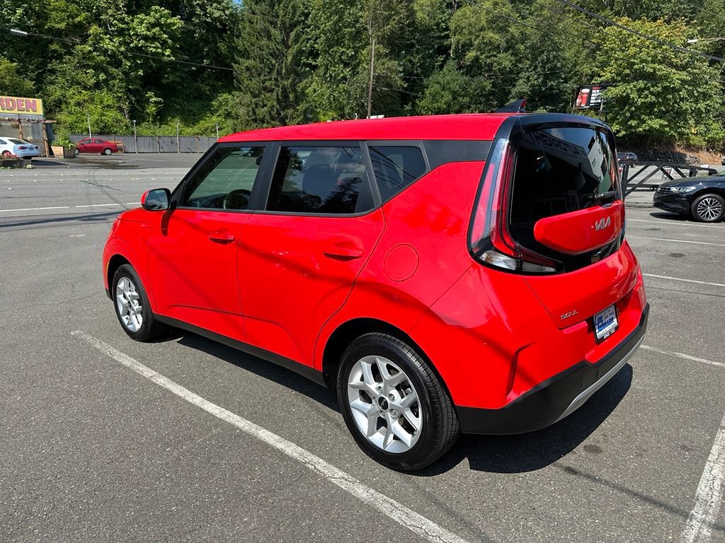 Used 2023 Kia Soul LX w/ LX Technology Package FWD image 7