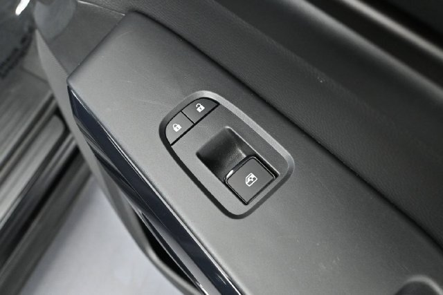 Used 2024 Nissan Pathfinder SV FWD image 39