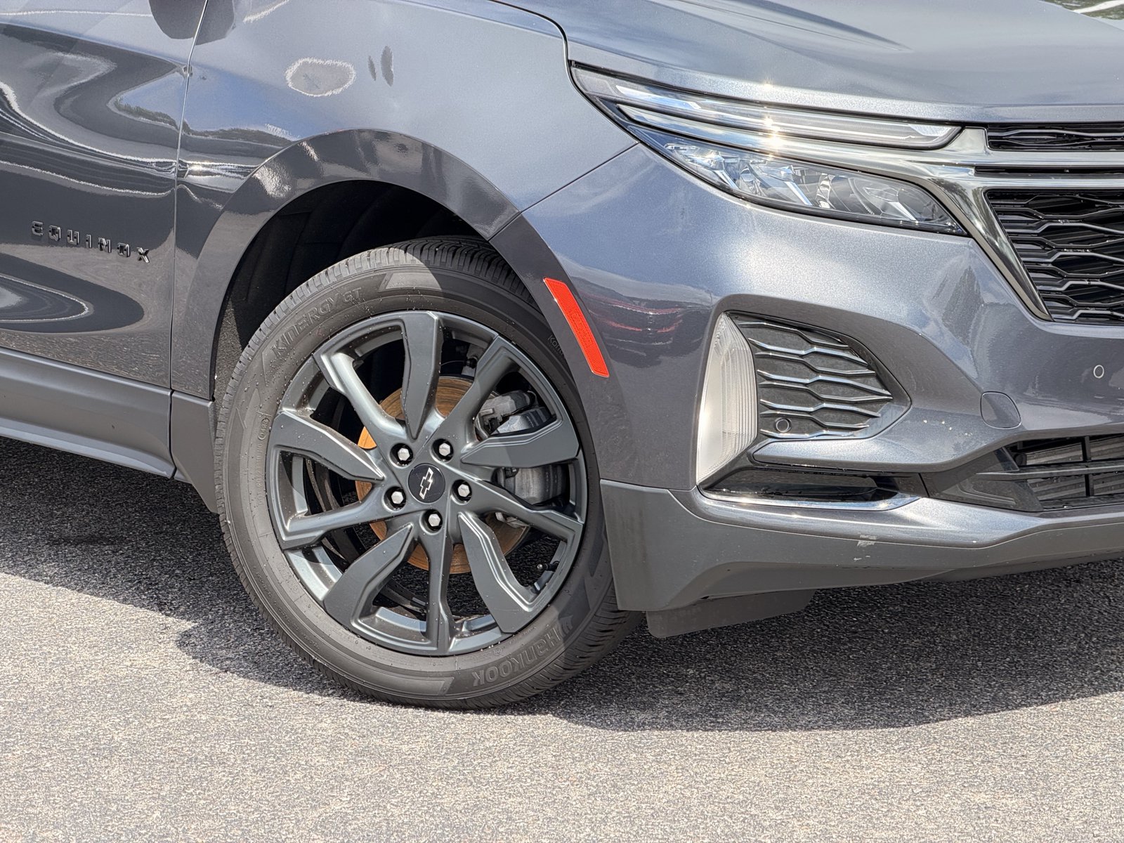 Used 2023 Chevrolet Equinox RS FWD image 3