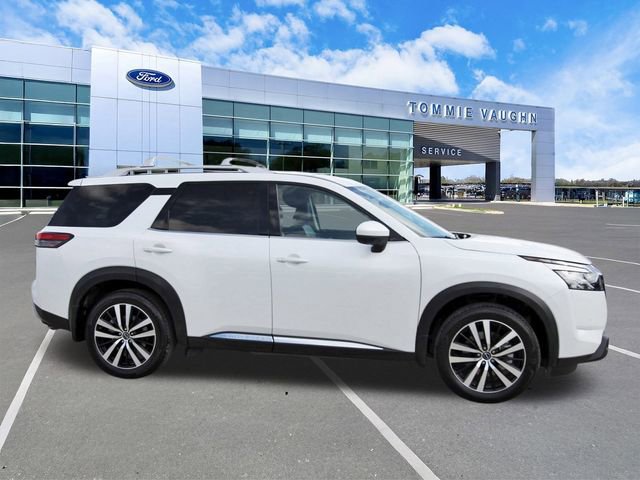Used 2025 Nissan Pathfinder Platinum w/ Cargo Package image 4