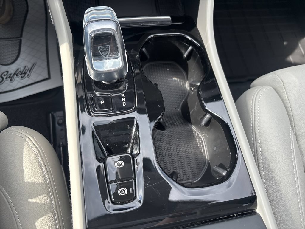 Certified 2024 Volvo XC40 B5 Plus w/ Climate Package AWD/4WD image 31