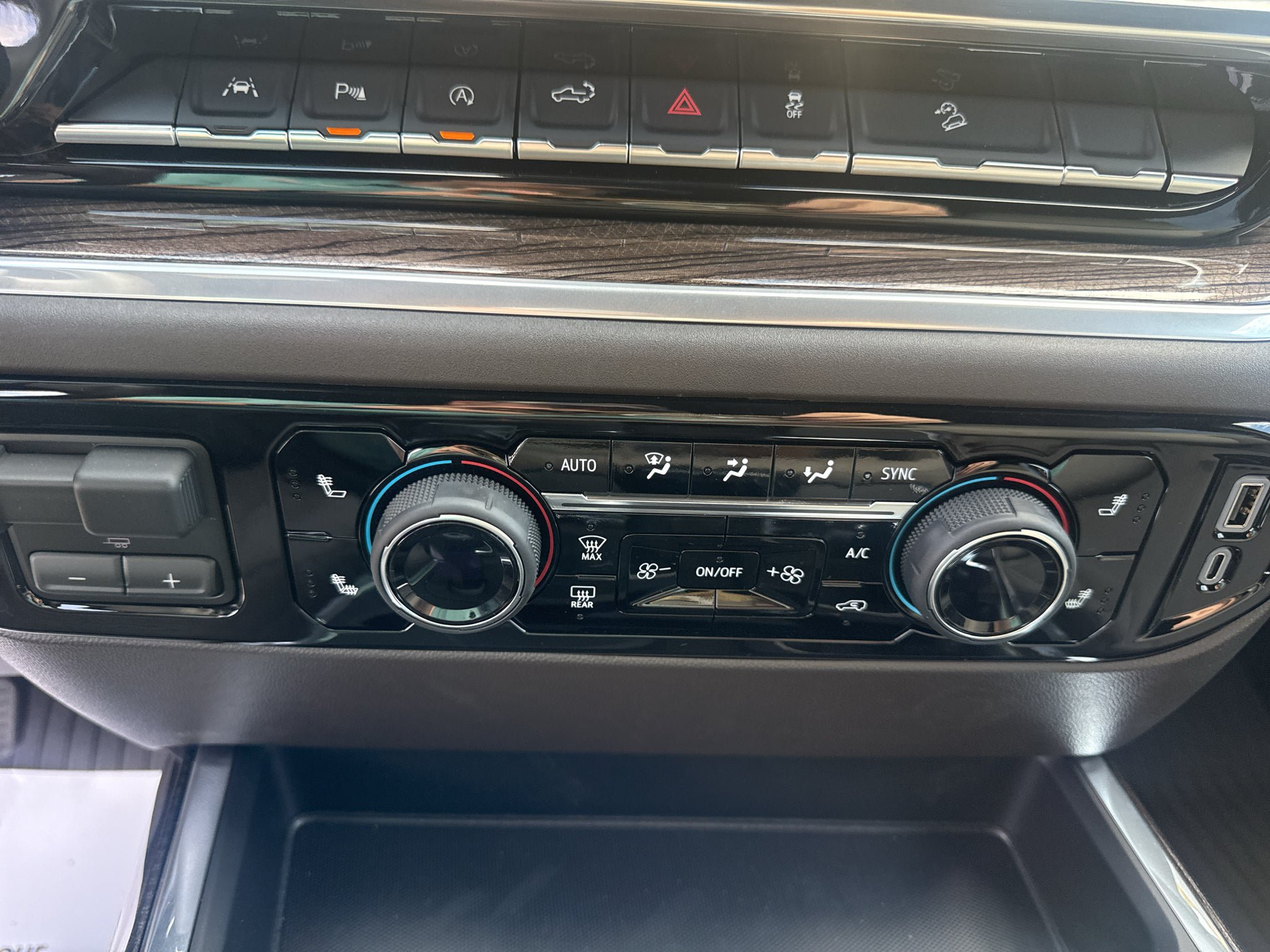 New 2026 Chevrolet Silverado 1500 LT Trail Boss w/ LT Trail Boss Premium Package AWD/4WD image 12