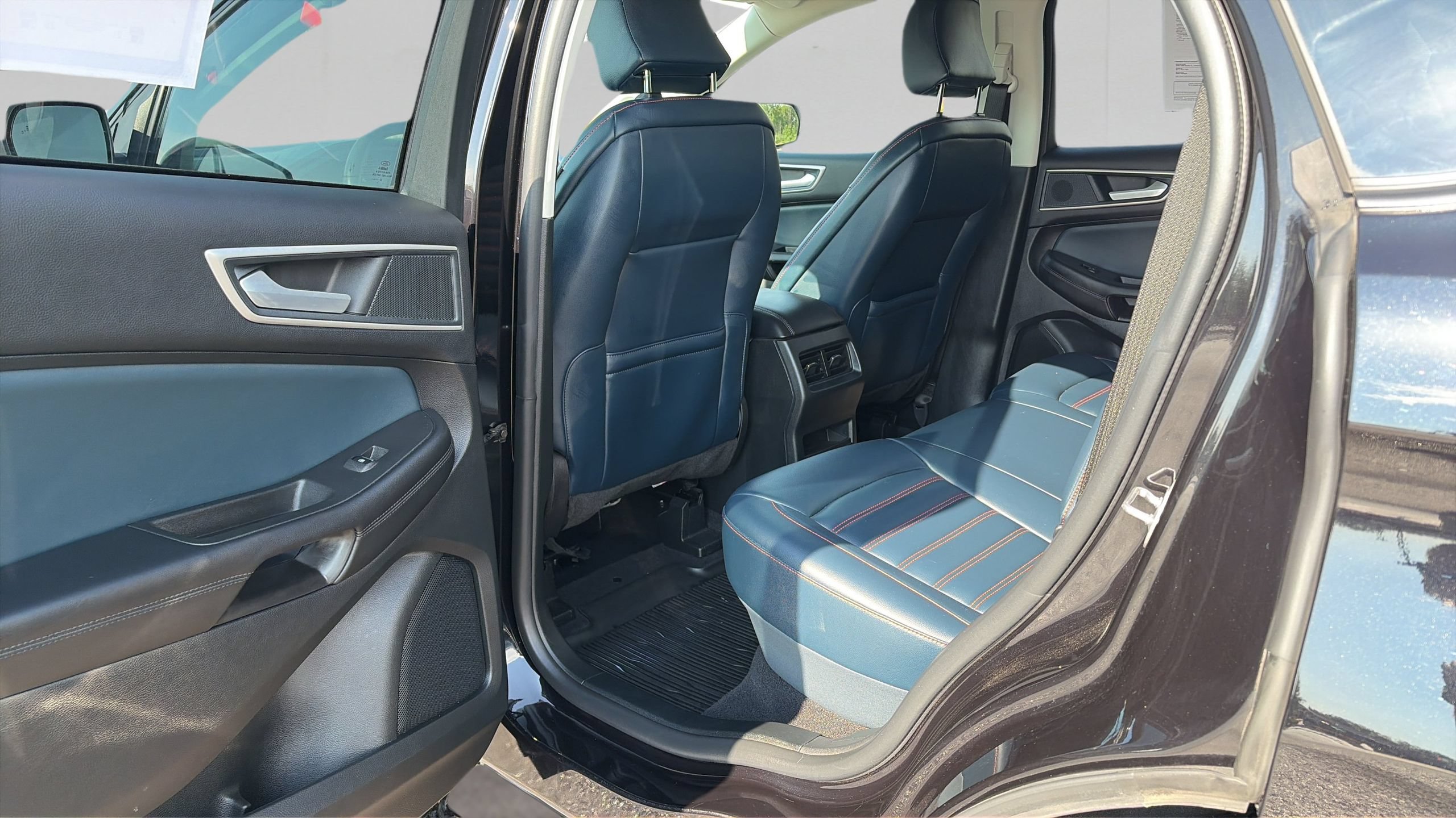 Used 2024 Ford Edge SEL w/ Sport Appearance Package AWD/4WD image 15