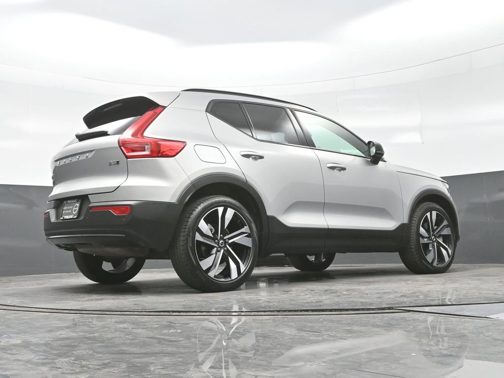 Used 2025 Volvo XC40 B5 Plus image 26
