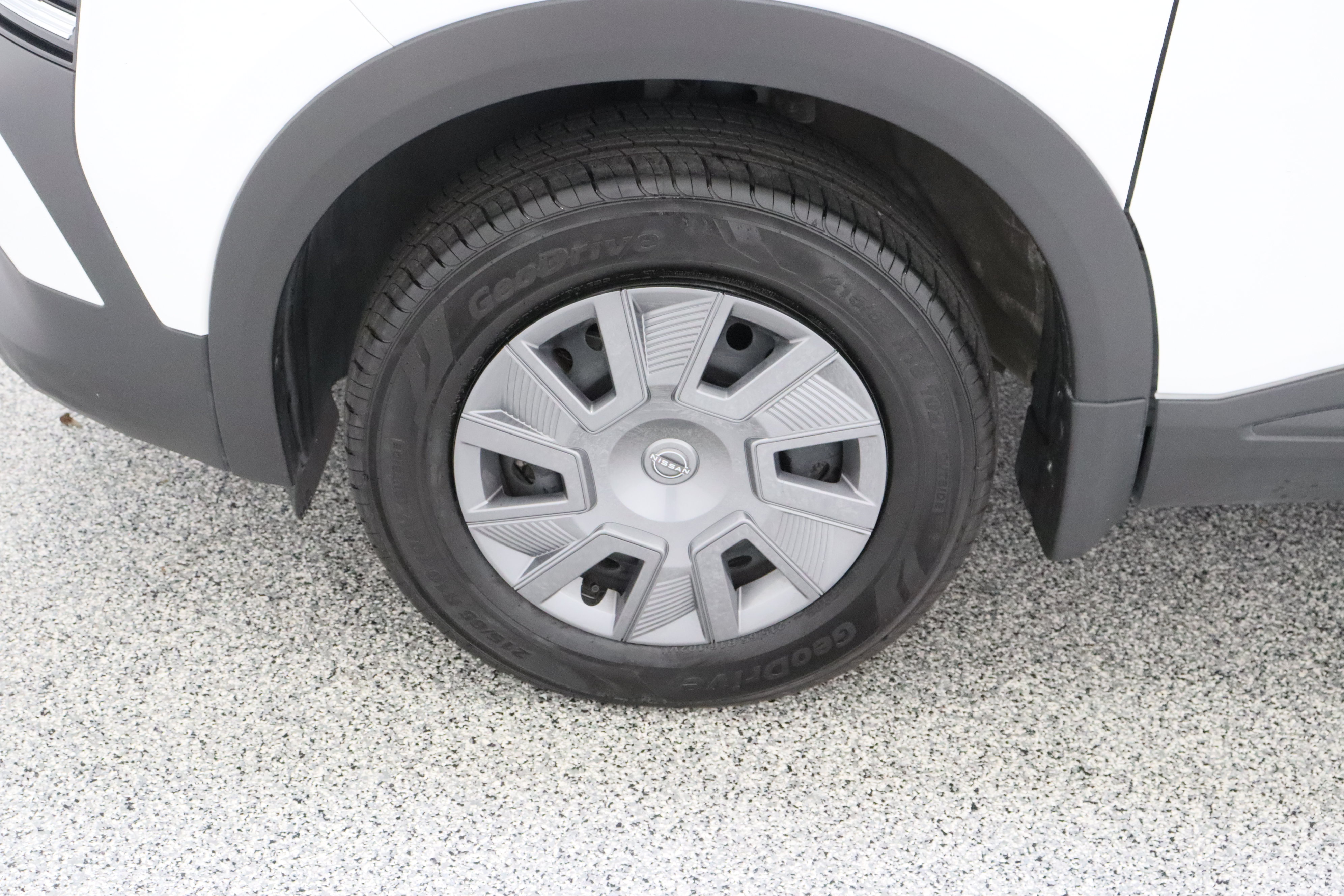 Used 2025 Nissan Kicks S FWD image 11