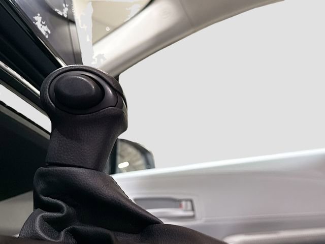 Used 2025 Toyota Sienna LE image 18