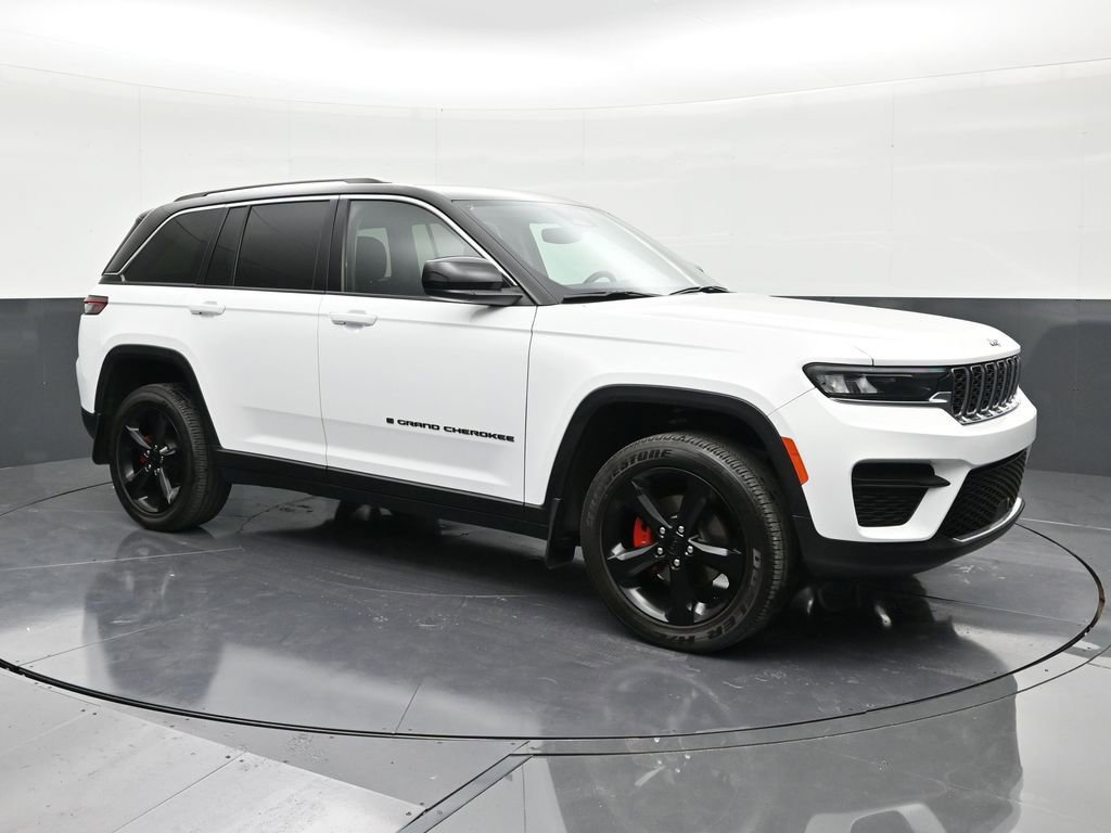 Used 2023 Jeep Grand Cherokee Laredo image 7