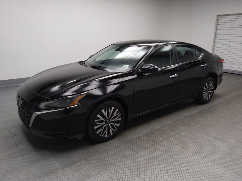 Used 2023 Nissan Altima 2.5 SV w/ SV Premium Package AWD/4WD image 2