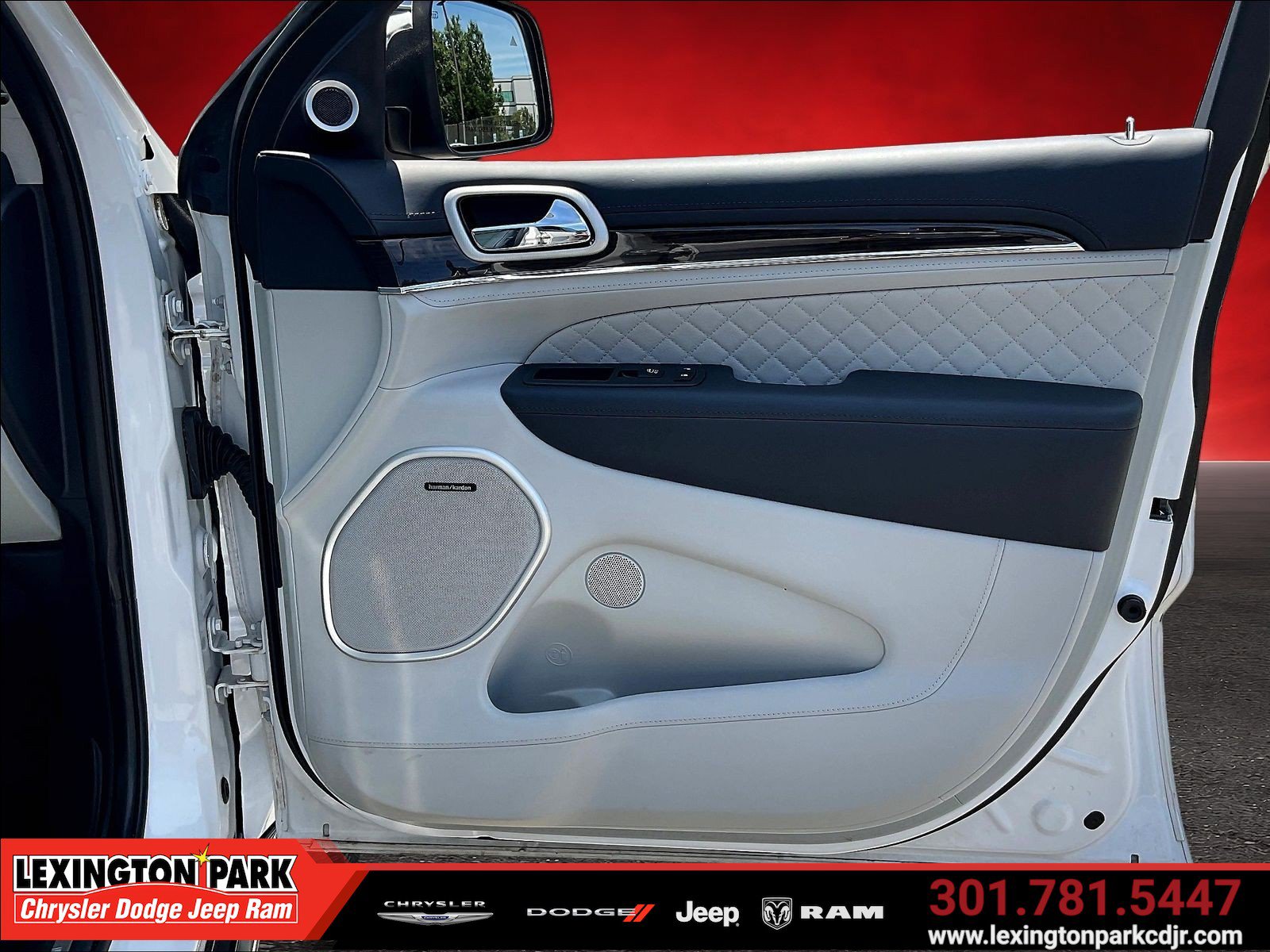 Used 2021 Jeep Grand Cherokee Summit AWD/4WD image 27