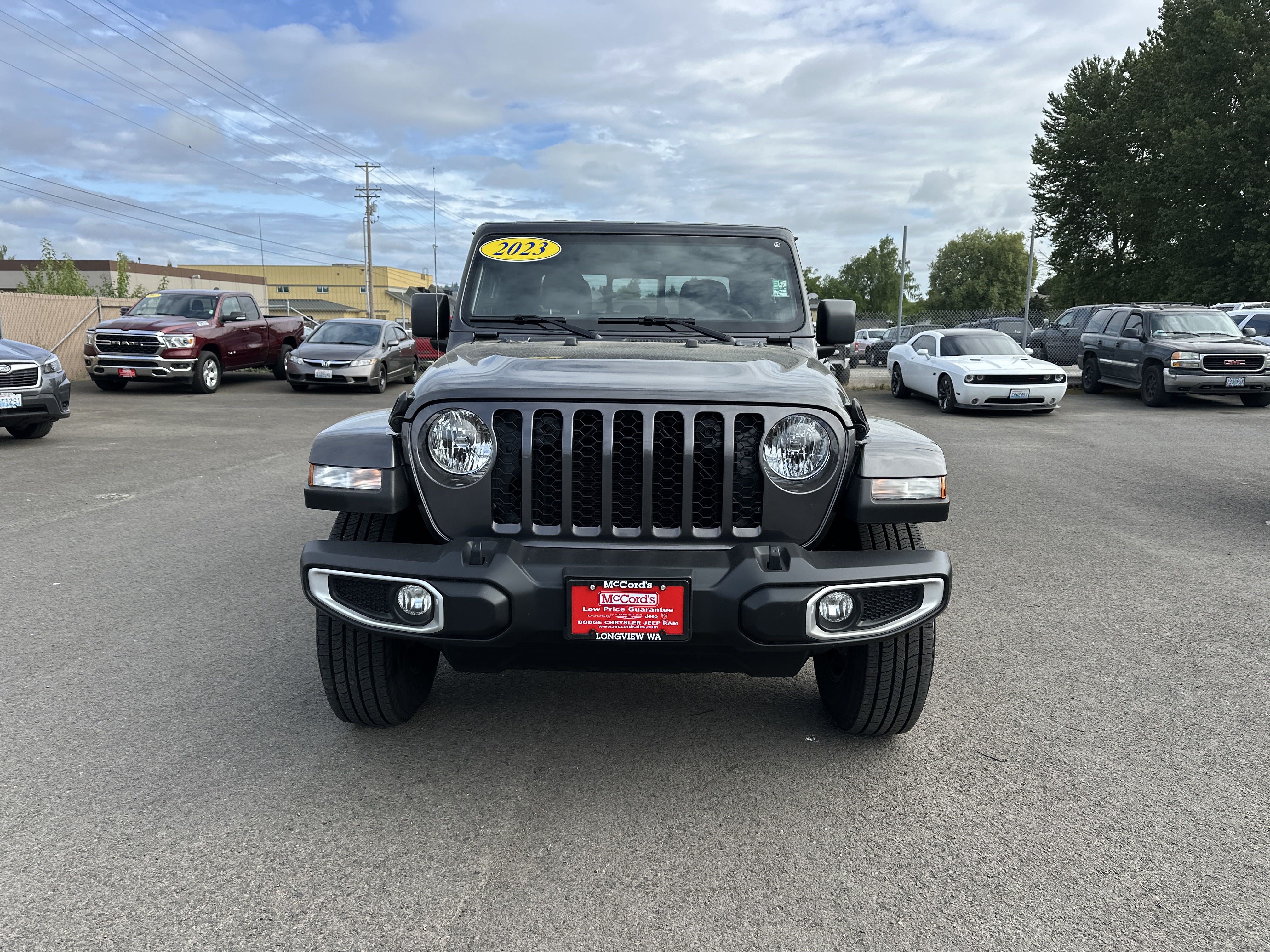 Used 2023 Jeep Gladiator Sport AWD/4WD image 8