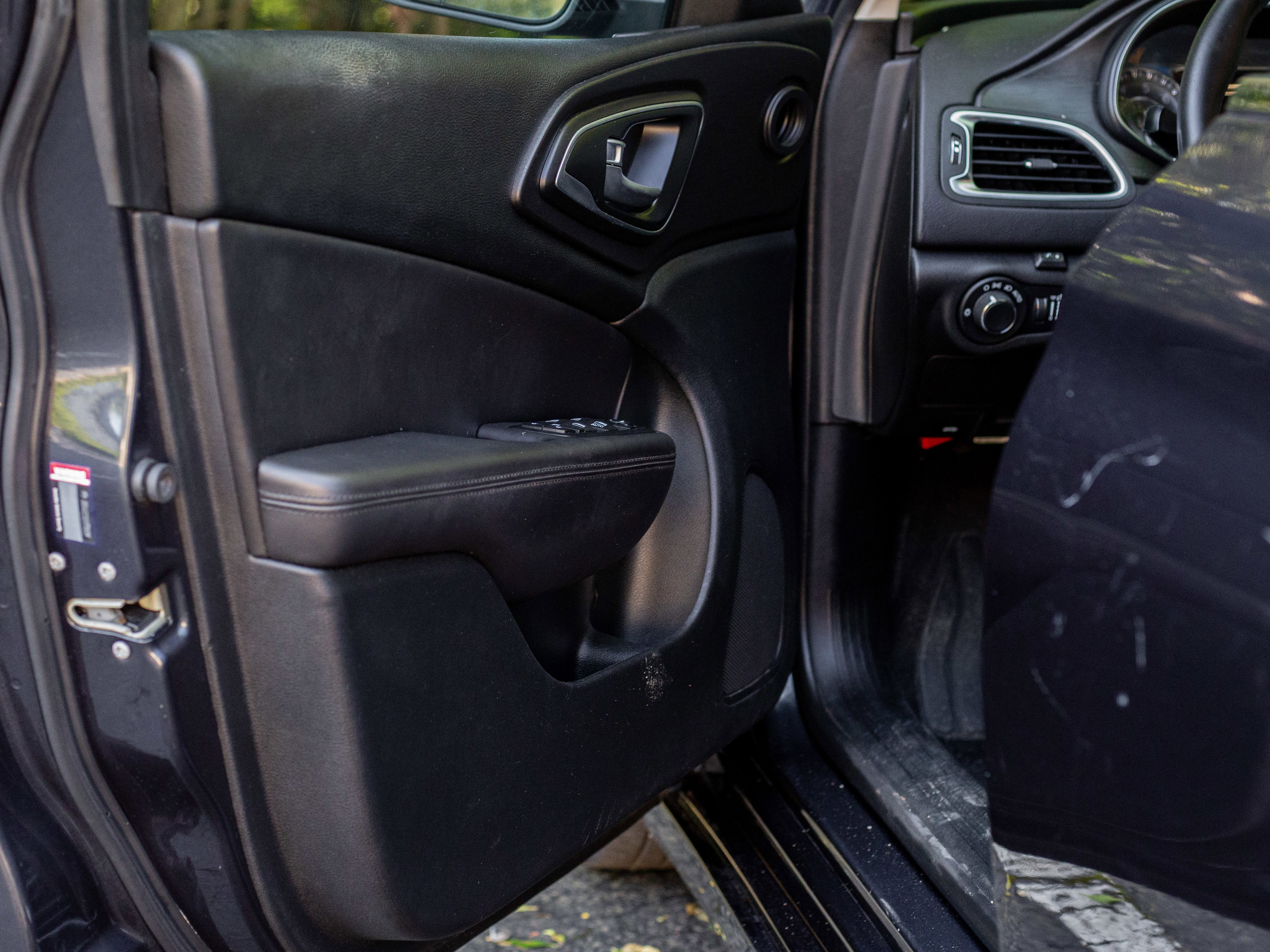 Used 2017 Chrysler 200 Limited Platinum image 16