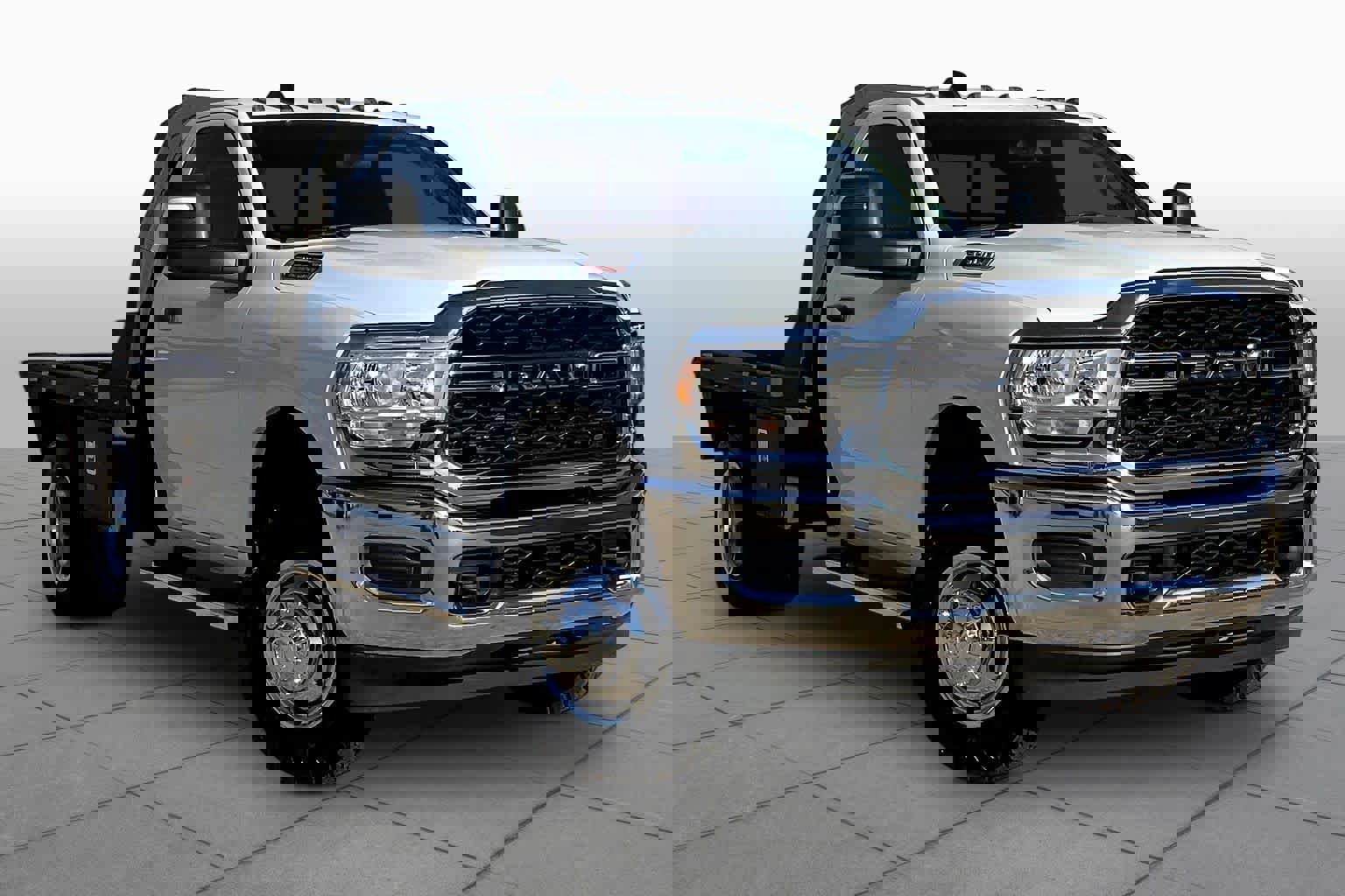 Used 2024 RAM 3500 Tradesman w/ Chrome Appearance Group image 3