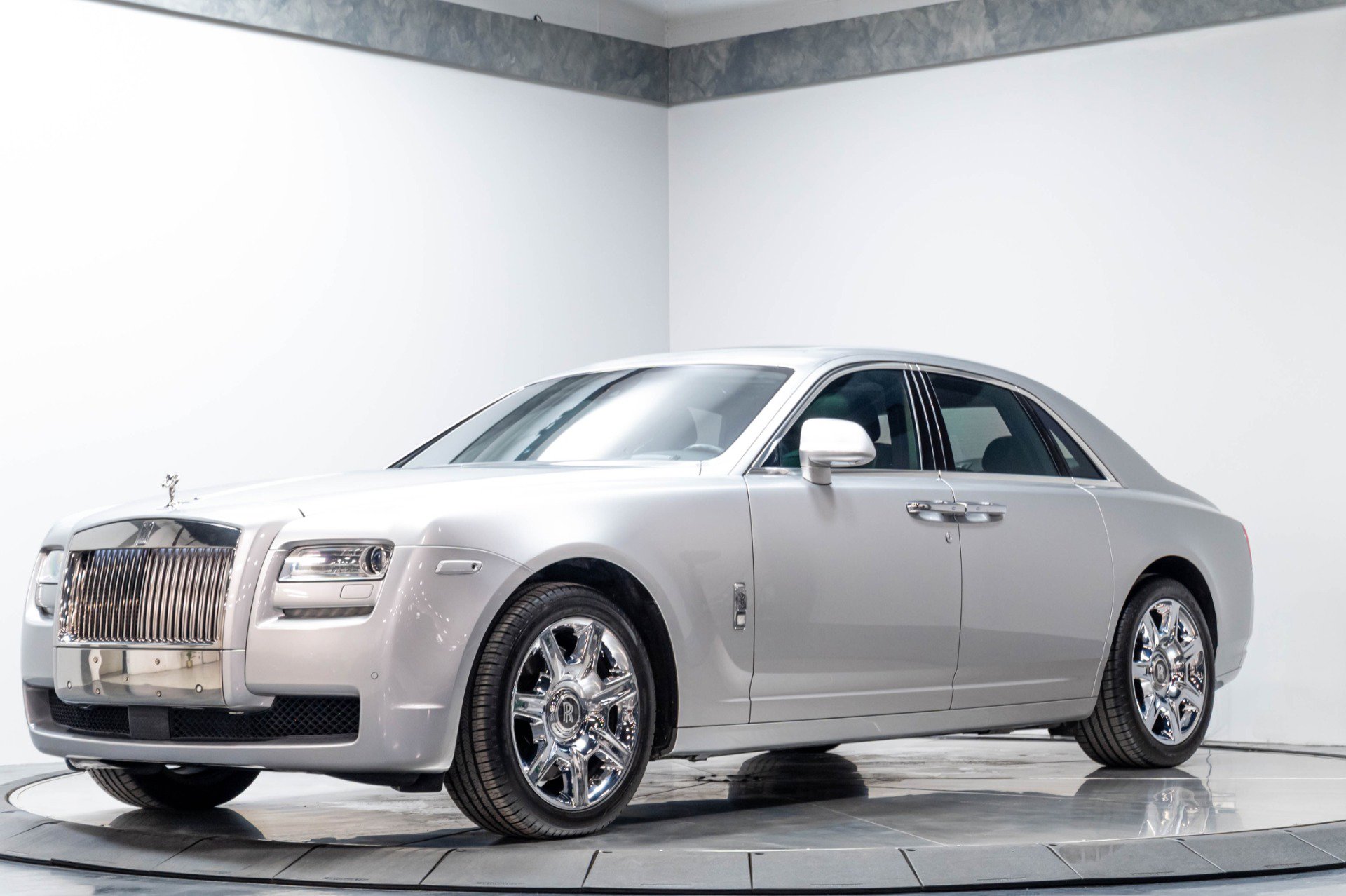 Used 2012 Rolls-Royce Ghost RWD image 3