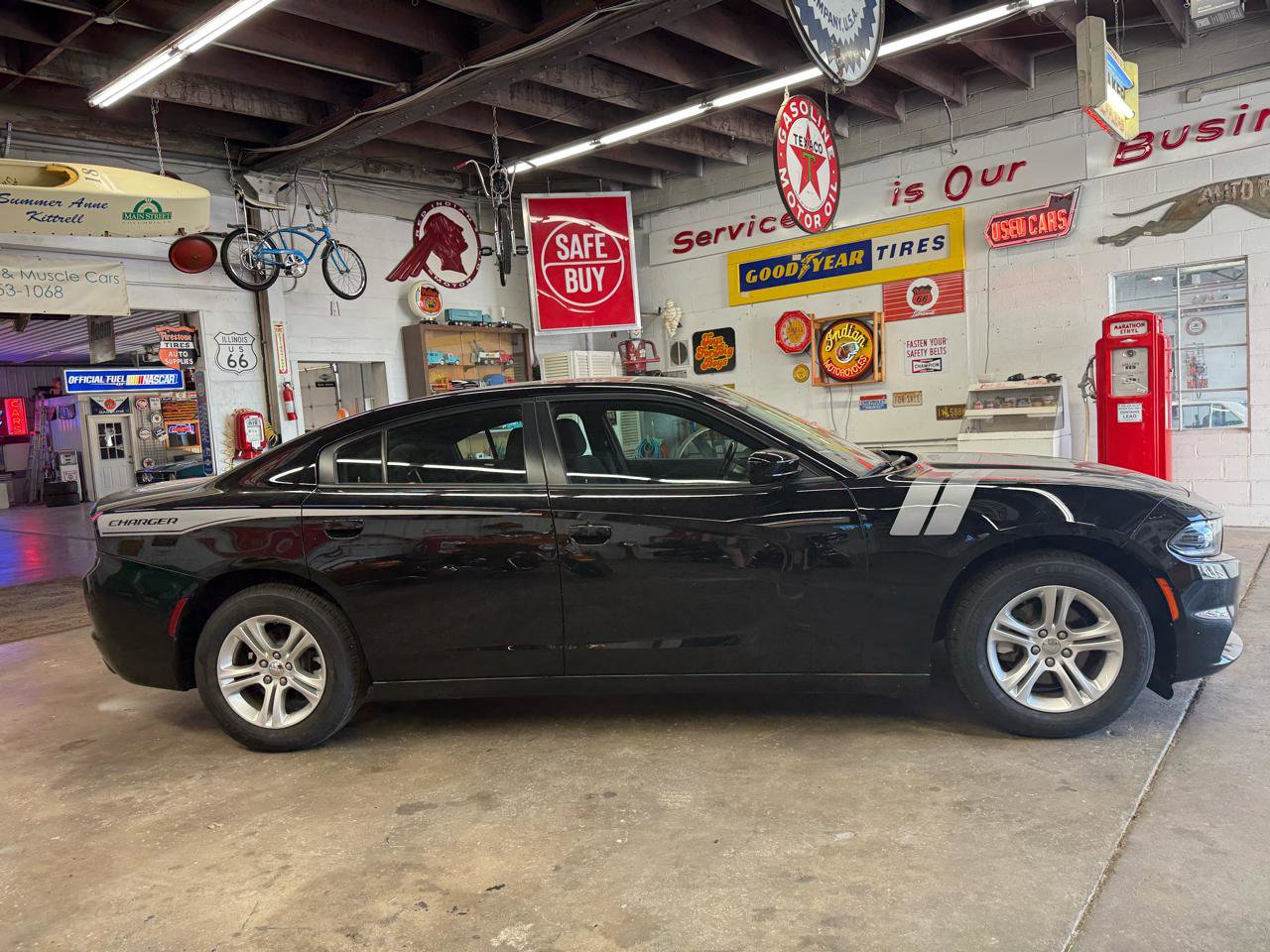 Used 2023 Dodge Charger SXT RWD image 6