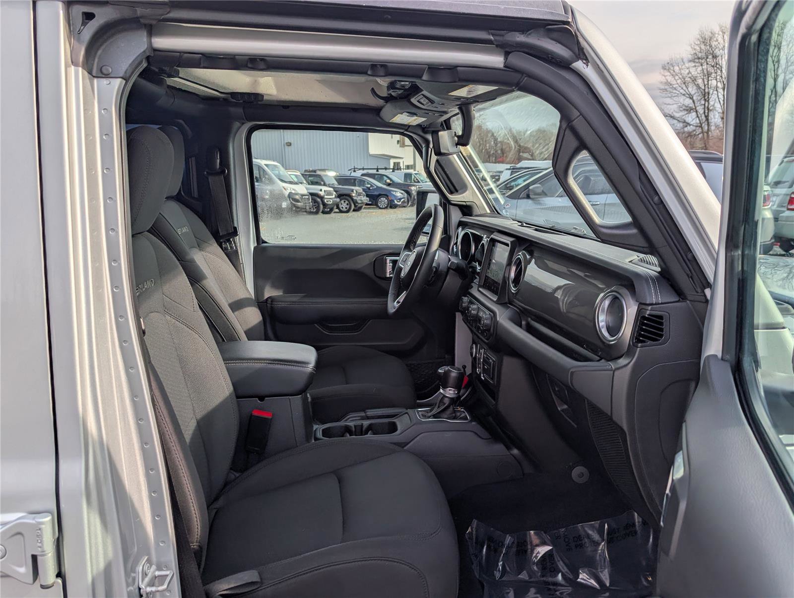 Used 2023 Jeep Gladiator Overland image 11