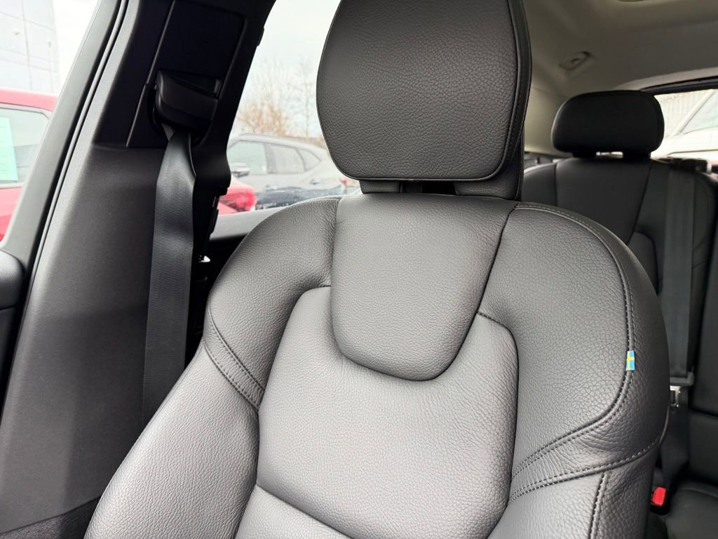 Used 2024 Volvo XC60 B5 Plus image 18