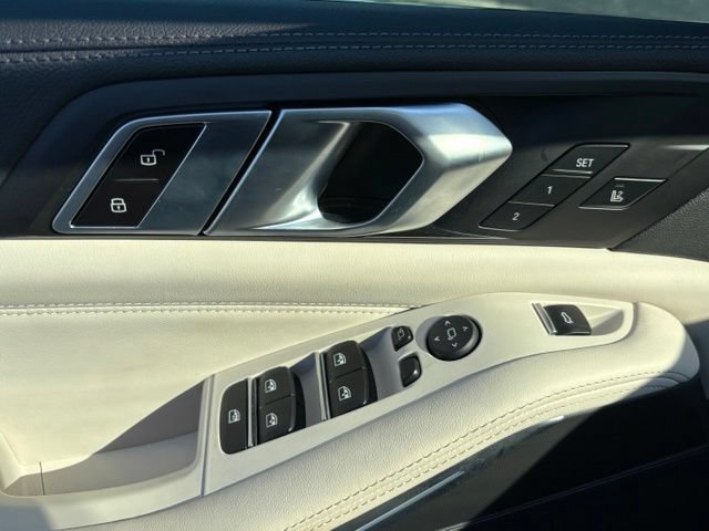 Used 2022 BMW X5 xDrive40i w/ M Sport Package AWD/4WD image 38