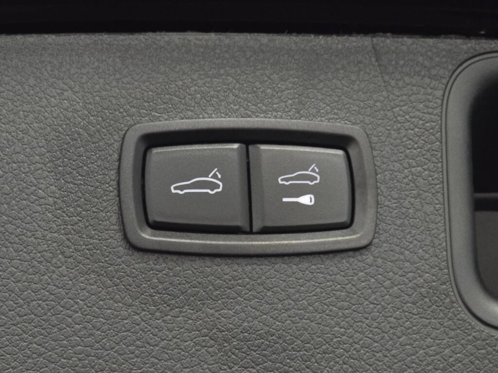 Certified 2026 Porsche Macan AWD/4WD image 22