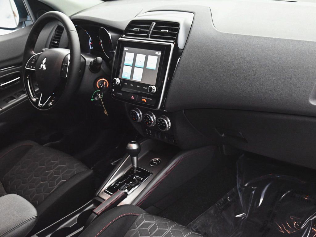 Used 2025 Mitsubishi Outlander Sport LE image 31