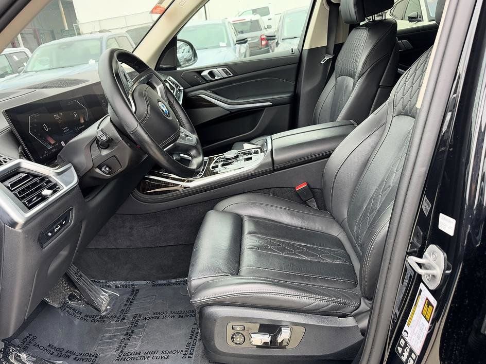 Used 2025 BMW X7 xDrive40i AWD/4WD image 21