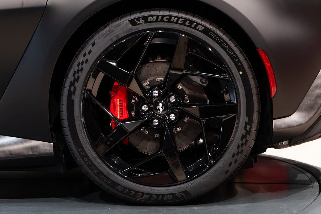 Used 2025 Ferrari 12Cilindri image 14