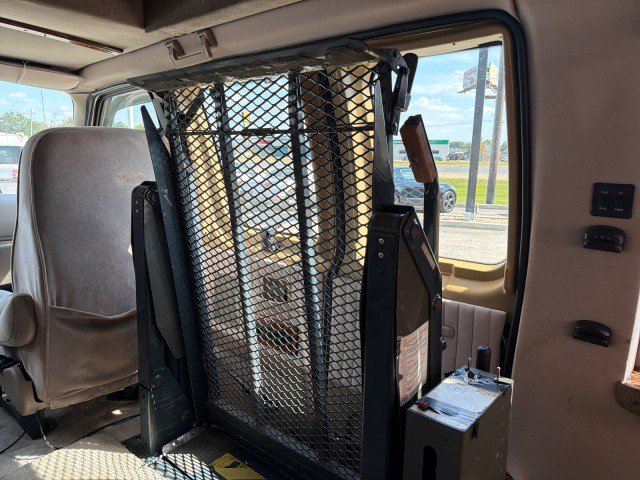 Used 2000 Ford E-150 and Econoline 150 image 21