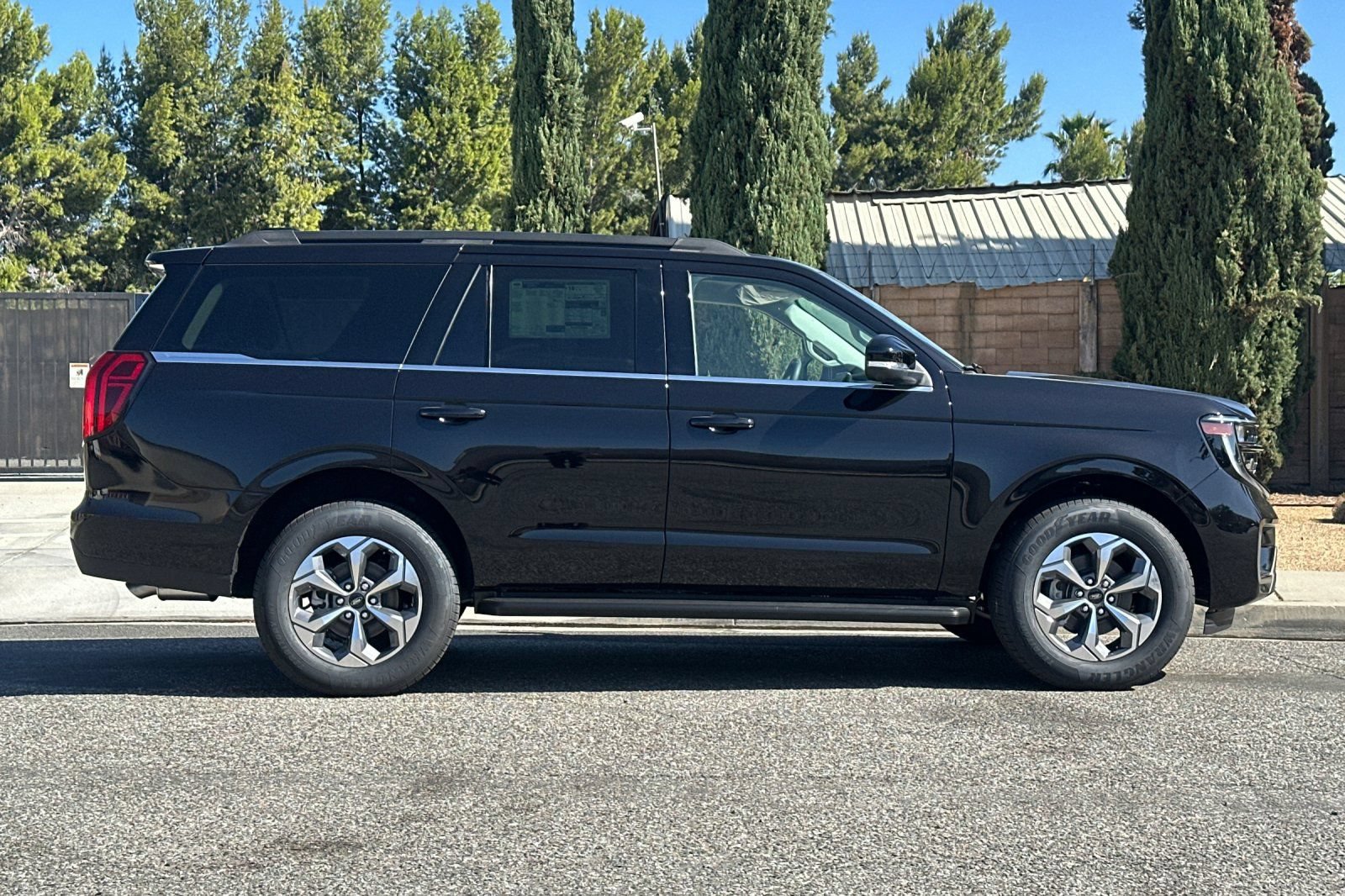 New 2027 Ford Expedition Active RWD image 3