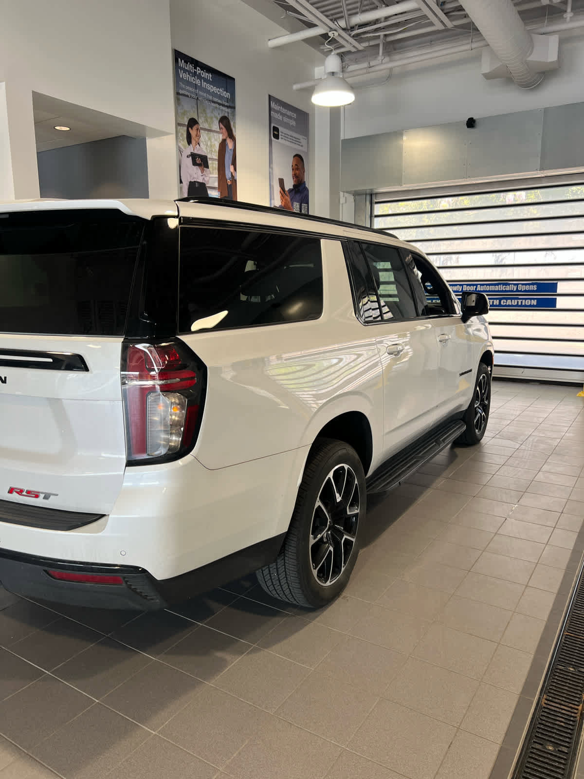 Certified 2023 Chevrolet Suburban RST w/ Luxury Package AWD/4WD image 5