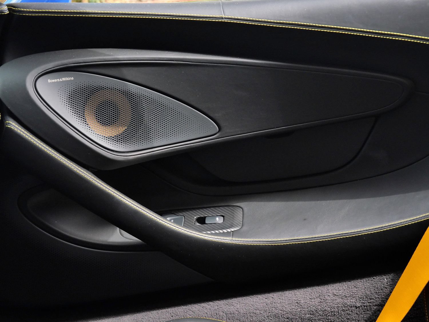 Used 2020 McLaren 570S Spider RWD image 21
