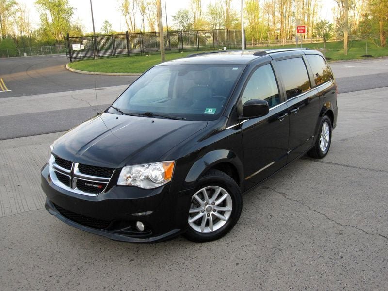 Used 2018 Dodge Grand Caravan SXT FWD image 4