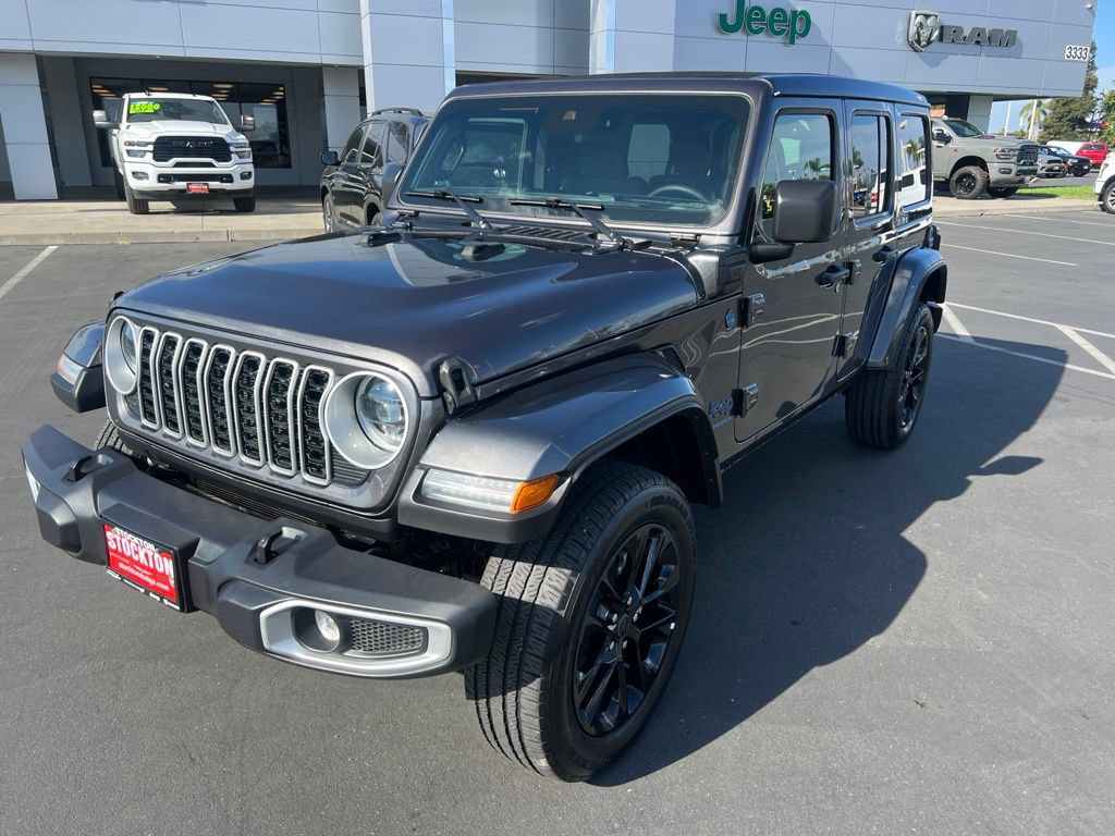 Used 2025 Jeep Wrangler Unlimited Sahara w/ Safety Group AWD/4WD image 5