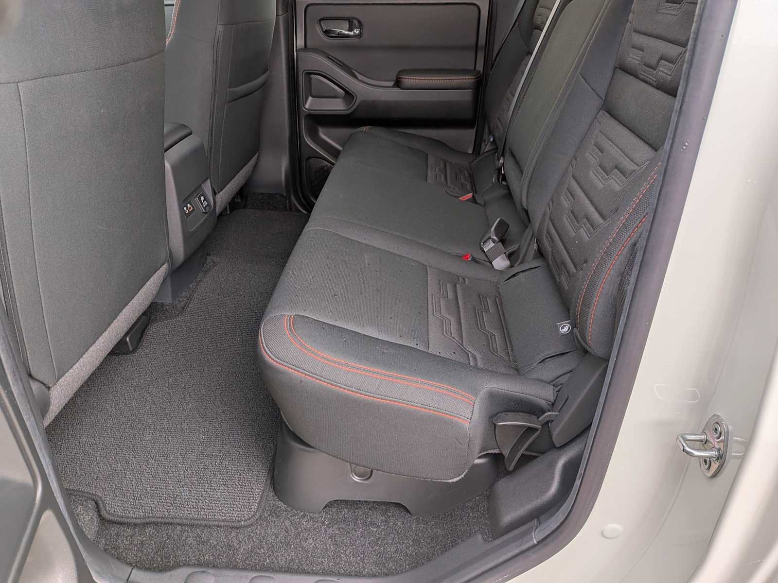 Used 2025 Nissan Frontier PRO-4X w/ Pro Convenience Package image 16