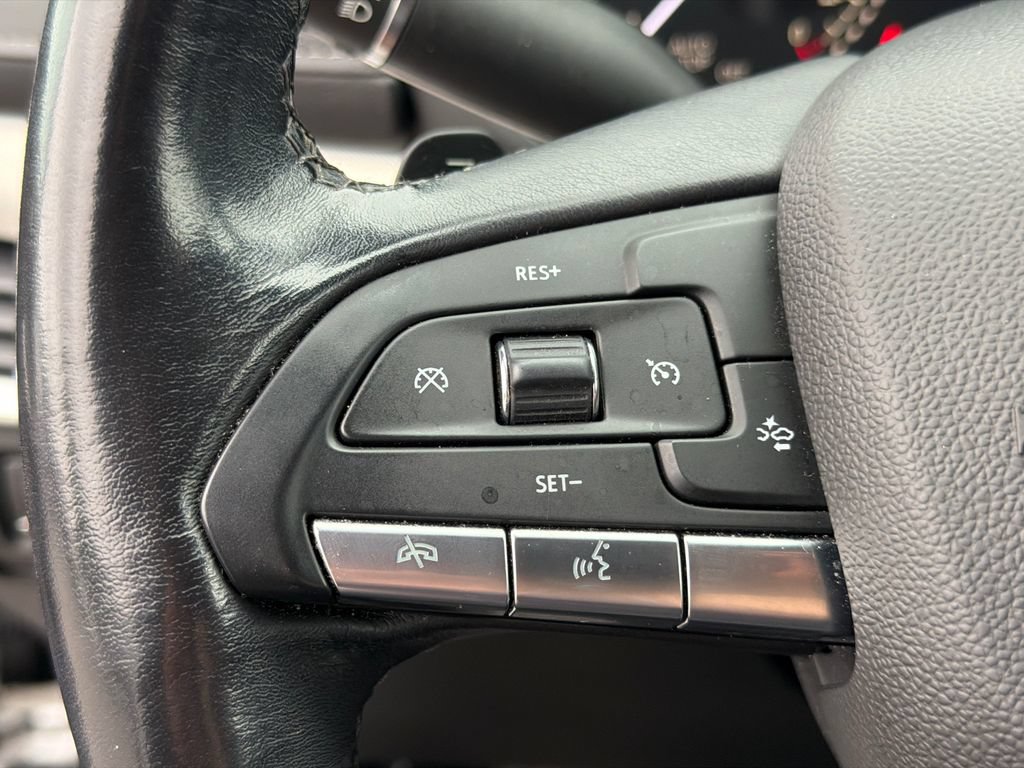 Used 2022 Cadillac XT4 Premium Luxury w/ Safety Alert Package FWD image 25