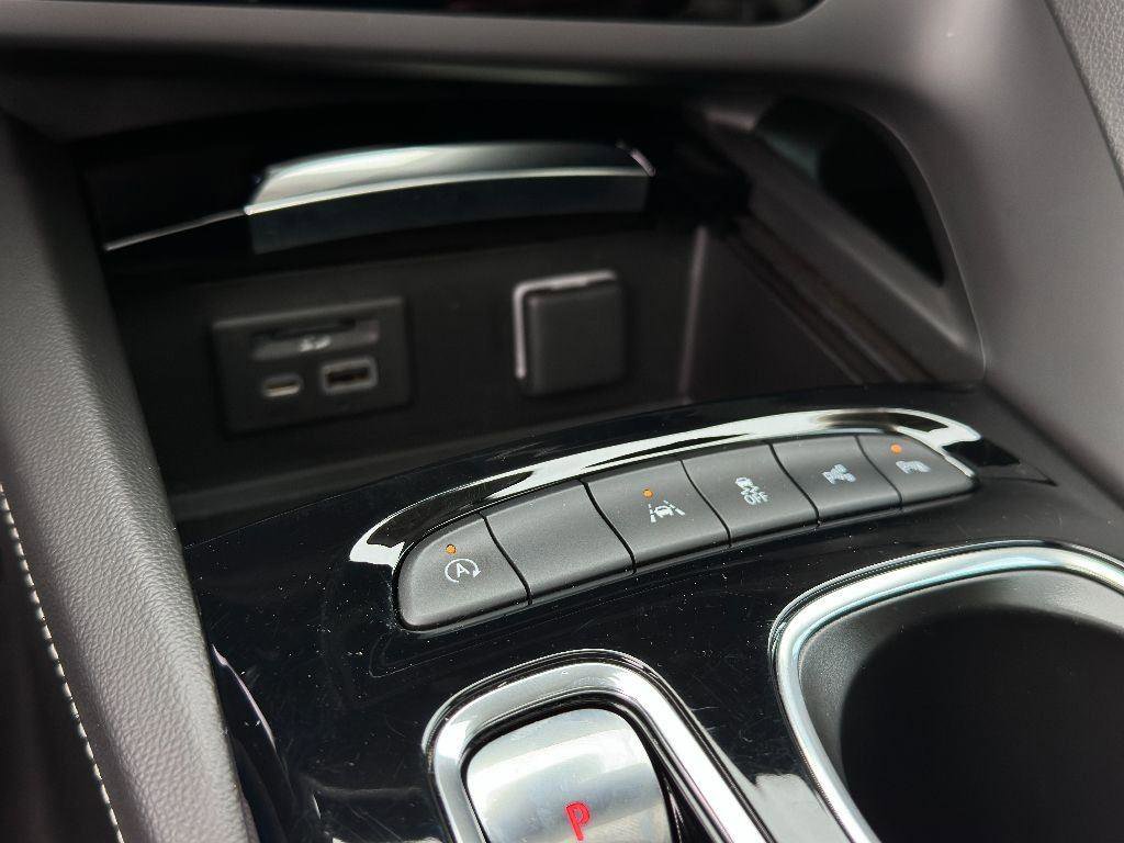 Used 2023 Buick Envision Avenir image 25