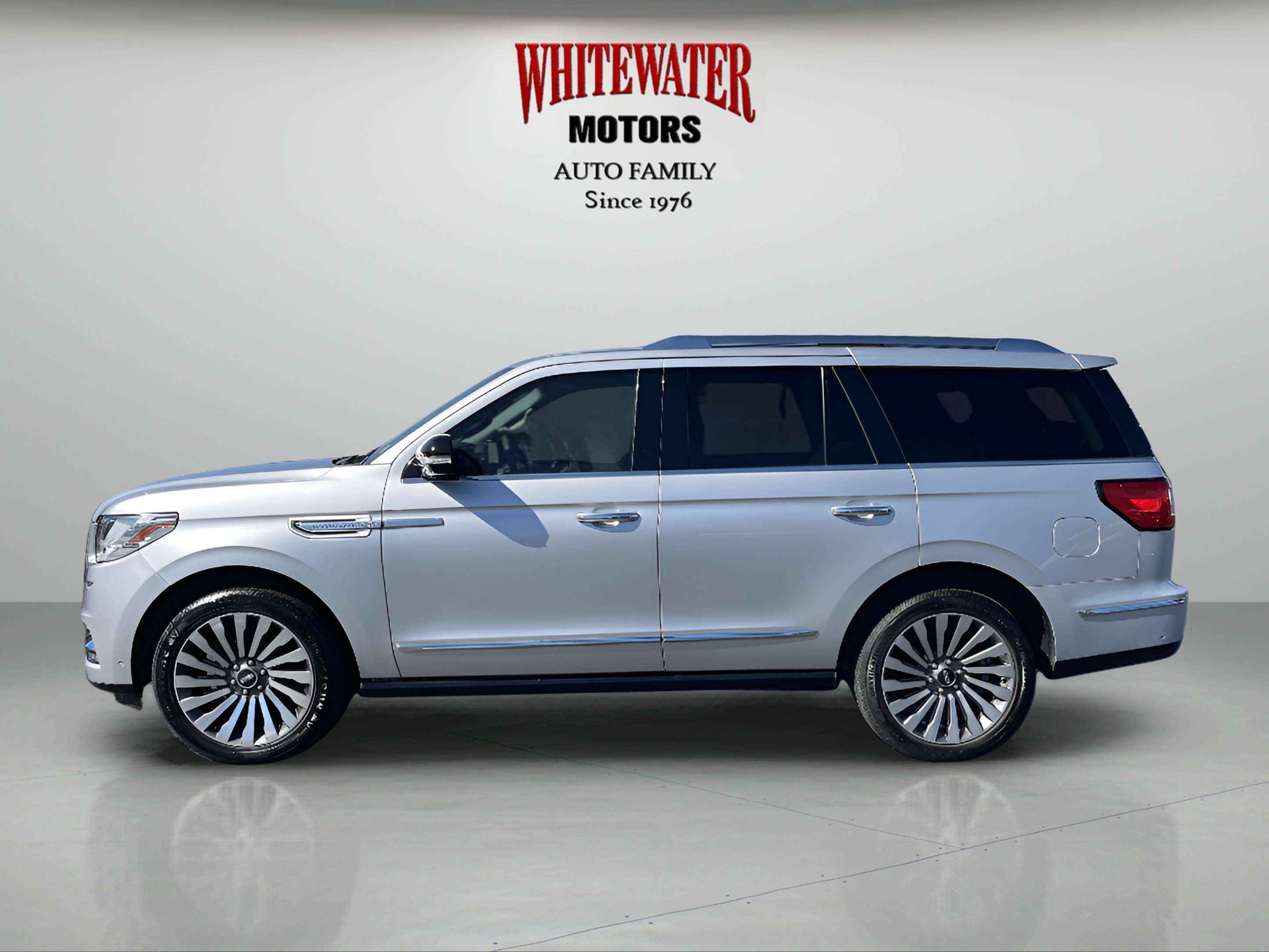 Used 2019 Lincoln Navigator Reserve image 2