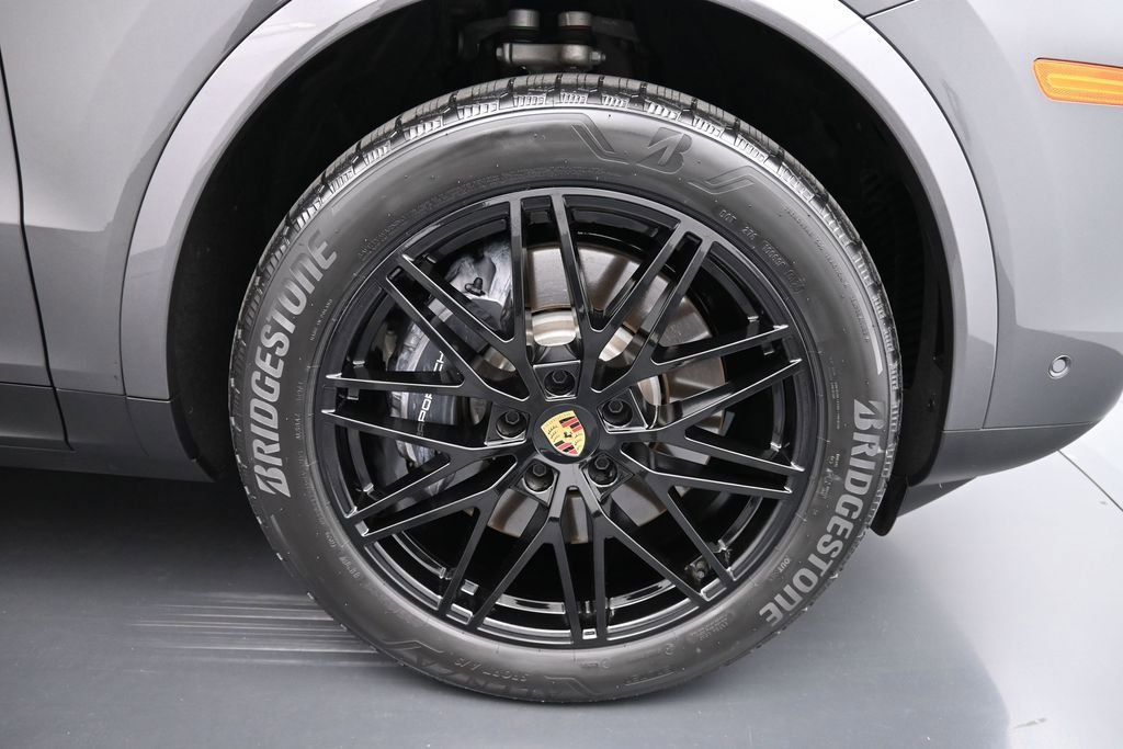Certified 2024 Porsche Cayenne Coupe AWD/4WD image 29