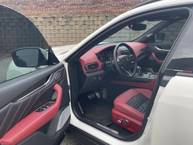 Used 2022 Maserati Levante Trofeo image 20