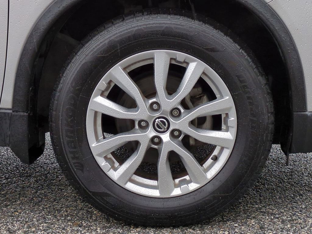 Used 2019 Nissan Rogue SV image 11