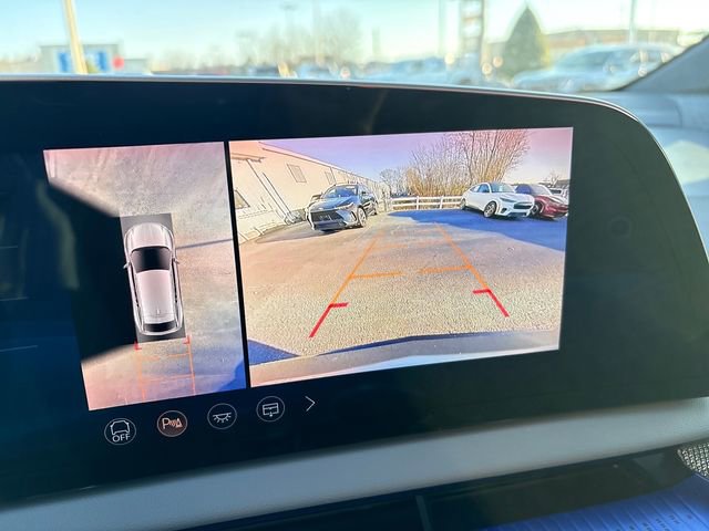 Used 2025 Cadillac Optiq Luxury 1 w/ LPO, Floor Liner Package AWD/4WD image 10