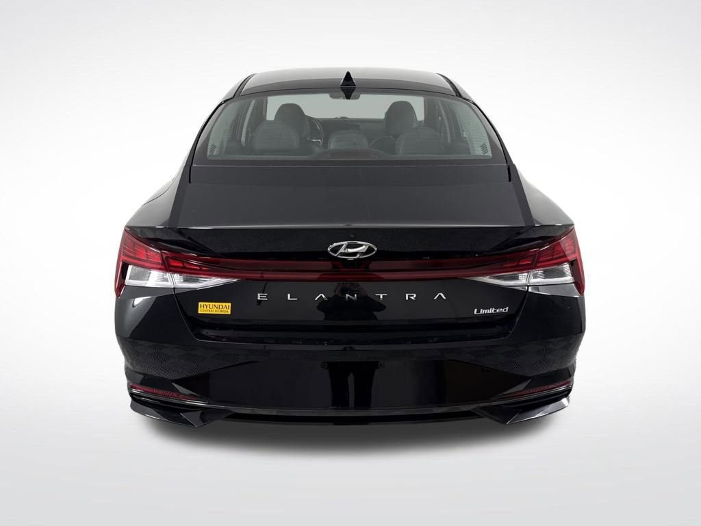 Used 2023 Hyundai Elantra Limited w/ Preferred Accessory Package image 5