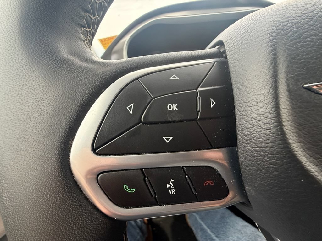 Used 2024 Chrysler Pacifica Touring-L FWD image 15