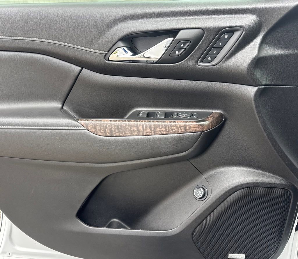 Used 2023 GMC Acadia Denali image 11