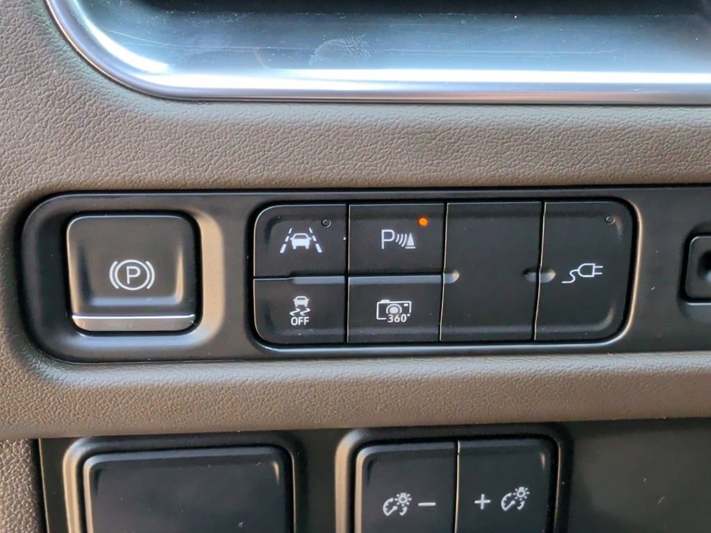 Used 2022 Chevrolet Tahoe LT w/ Luxury Package RWD image 16