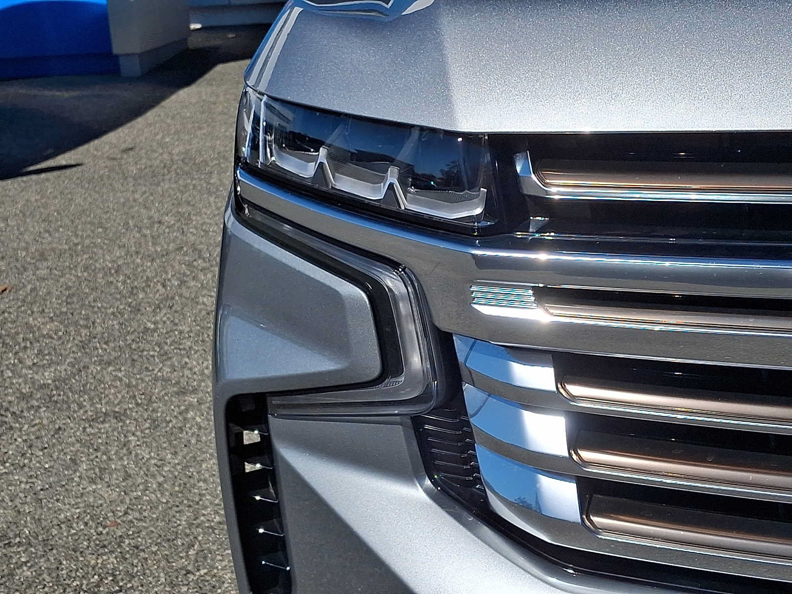 Certified 2024 Chevrolet Suburban High Country AWD/4WD image 9