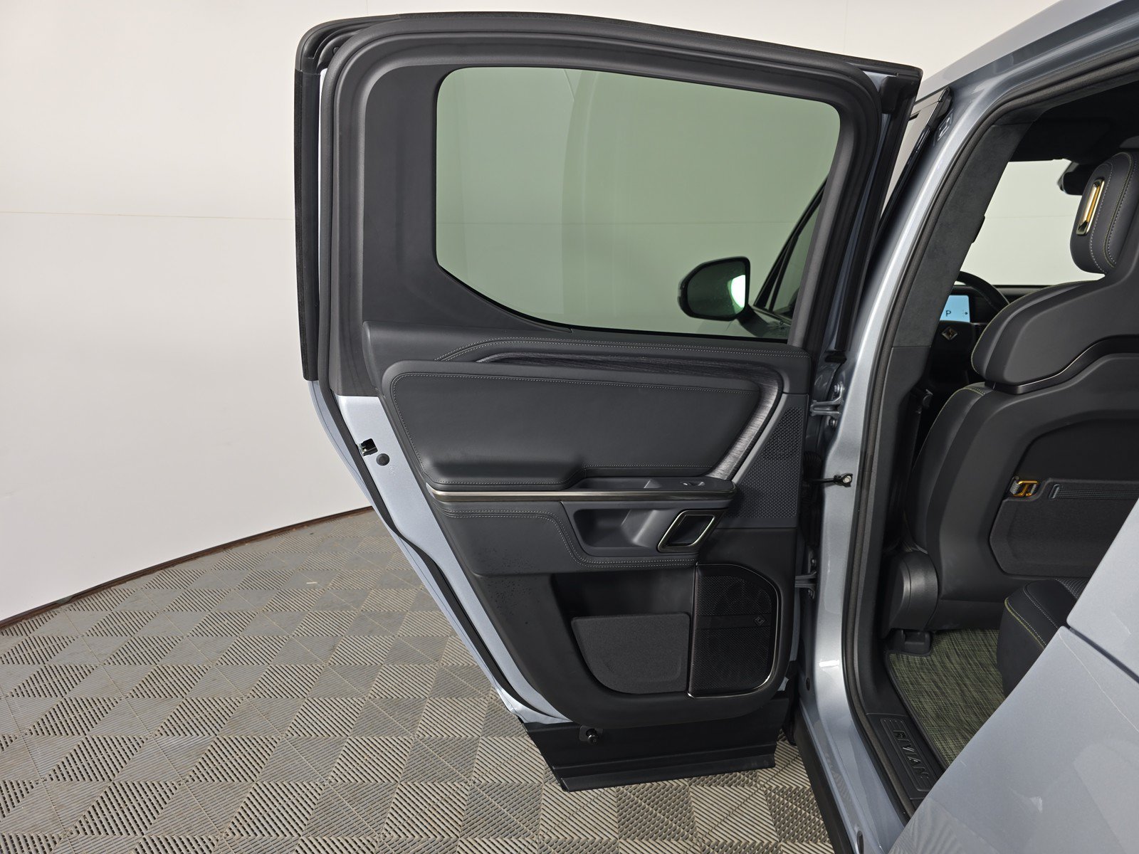 Used 2024 Rivian R1T Adventure AWD/4WD image 17