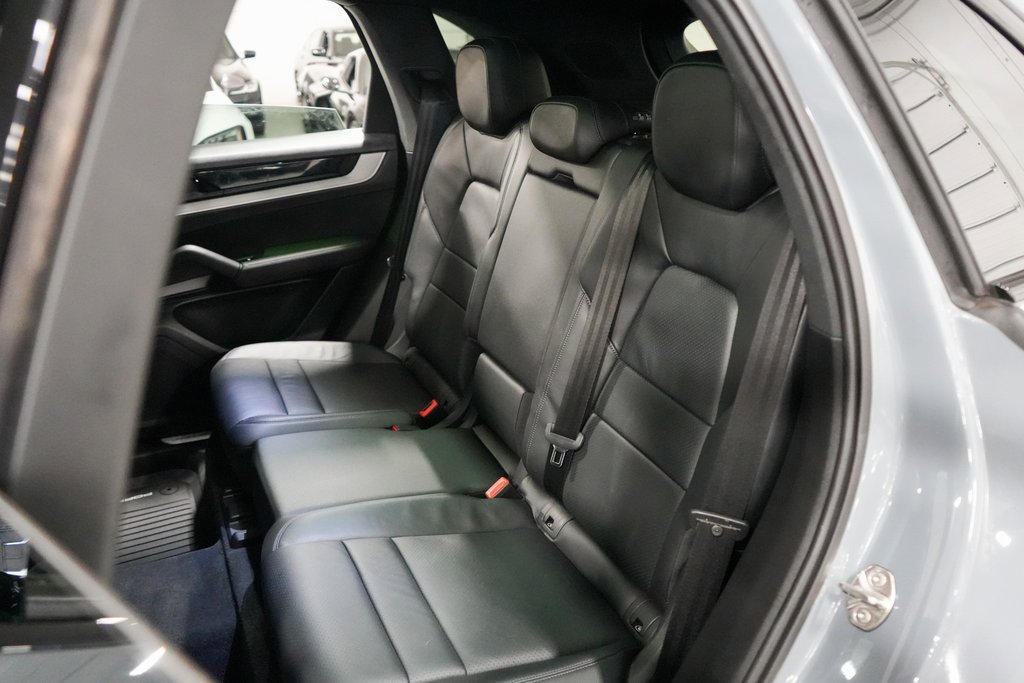 Used 2024 Porsche Cayenne image 18