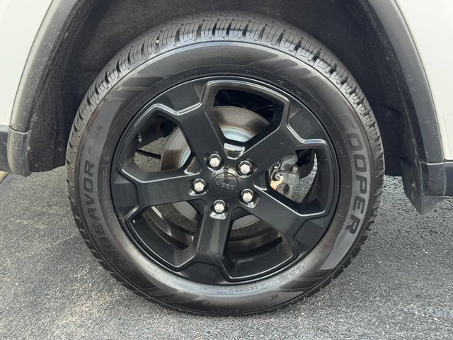 Used 2018 Jeep Grand Cherokee Laredo AWD/4WD image 12